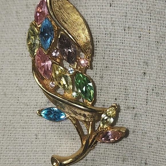 Vintage Pastel Marquis Crystal Brooch with Clip On Earrings - Picture 7 of 10